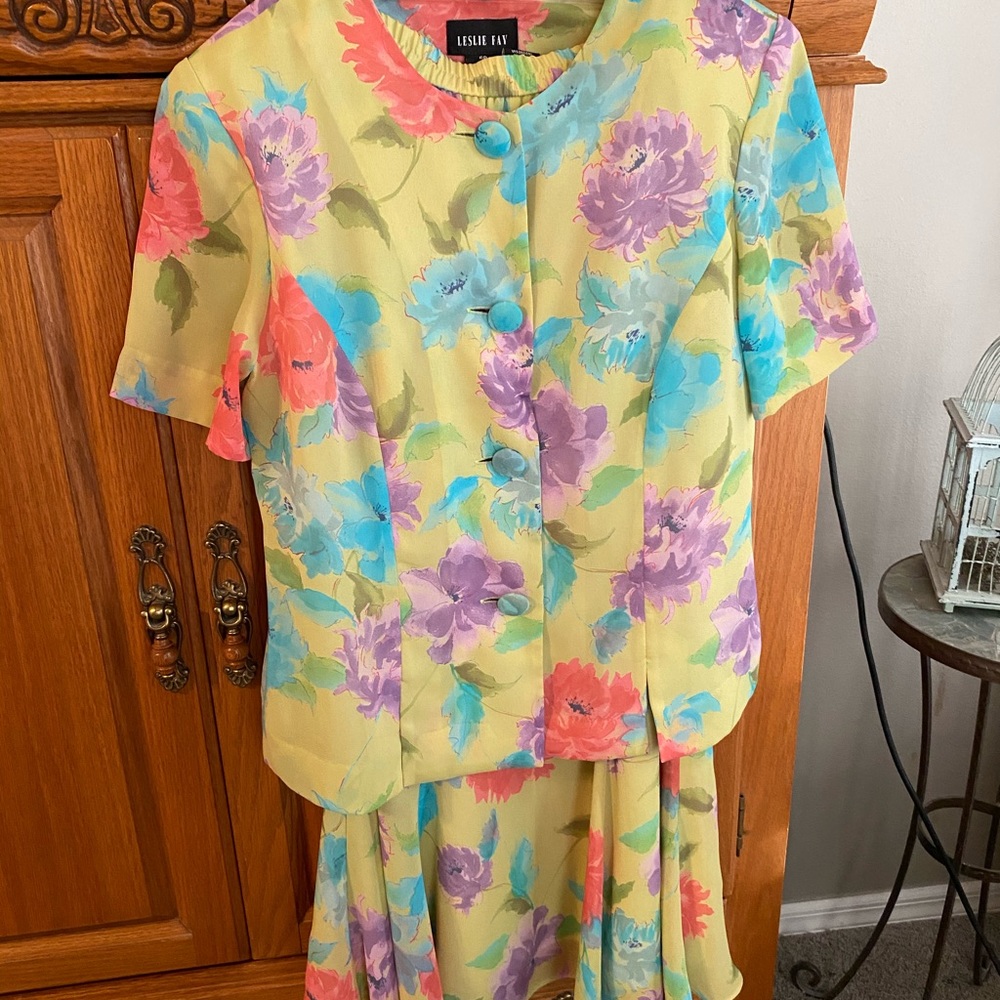 Gorgeous Leslie Fay 2 piece dress outfit. Size 6P